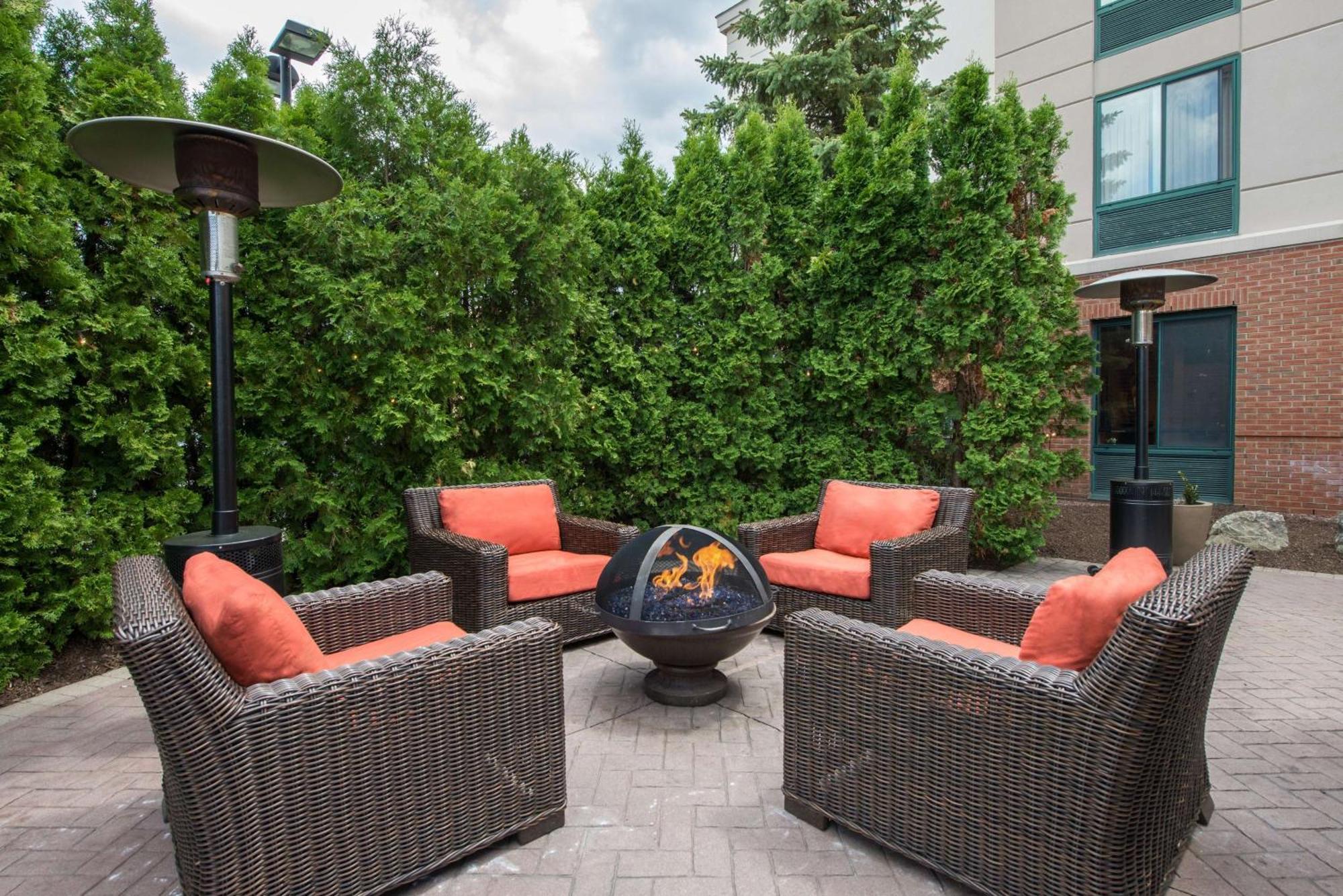 Hilton Garden Inn Poughkeepsie/Fishkill Exterior foto